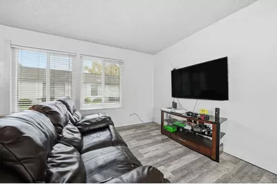 27 Omaha Court, Sacramento, CA 95823 - Photo 5