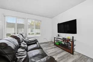 27 Omaha Ct, Sacramento, CA 95823 - Photo 5