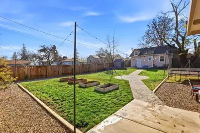 277 Santiago Avenue, Sacramento, CA 95815 - Photo 37