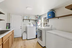 277 Santiago Ave, Sacramento, CA 95815 - Photo 31