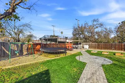 277 Santiago Avenue, Sacramento, CA 95815 - Photo 39