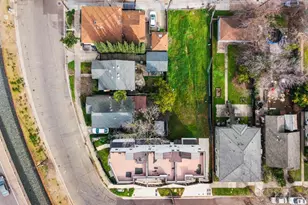 2031 30th St, Sacramento, CA 95817 - Photo 3