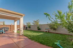 1129 Sierra Morena Wy, Roseville, CA 95747 - Photo 29