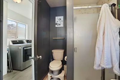 219 Lois Avenue, Galt, CA 95632 - Photo 25