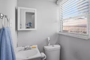 925 W 21st St, Merced, CA 95340 - Photo 11