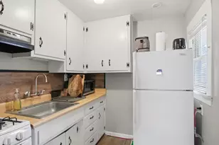 925 W 21st St, Merced, CA 95340 - Photo 27