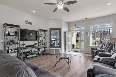 136 Woods Creek Drive, Oakdale, CA 95361 - Photo 7
