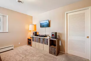 6200 S Land Park Dr, Sacramento, CA 95831 - Photo 17