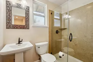 6200 S Land Park Dr, Sacramento, CA 95831 - Photo 15