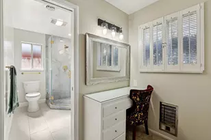 6200 S Land Park Dr, Sacramento, CA 95831 - Photo 25