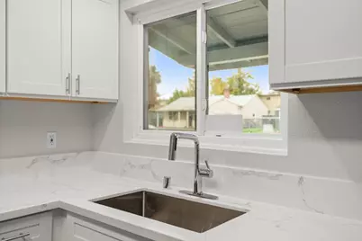 580 Lampasas Avenue, Sacramento, CA 95815 - Photo 13