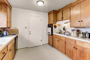 2735 57th St, Sacramento, CA 95817 - Photo 11