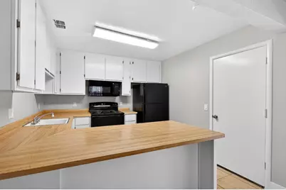 7639 Clover Woods Court, Sacramento, CA 95828 - Photo 11