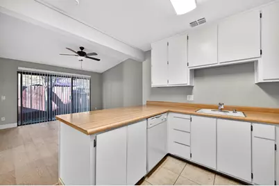 7639 Clover Woods Court, Sacramento, CA 95828 - Photo 13