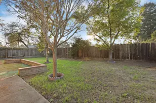 8215 Manhattan Dr, Stockton, CA 95210 - Photo 41