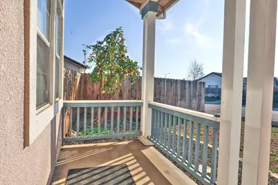 975 Rossburn Way, Galt, CA 95632 - Photo 5
