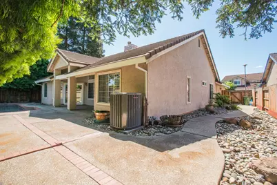 9513 Laguna Lake Way, Elk Grove, CA 95758 - Photo 57