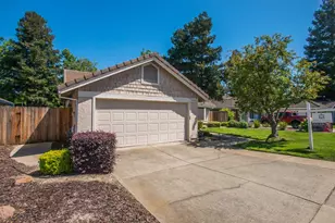 9513 Laguna Lake Way, Elk Grove, CA 95758 - Photo 3
