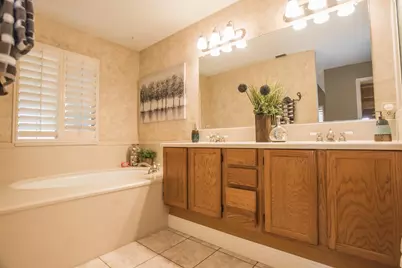 9513 Laguna Lake Way, Elk Grove, CA 95758 - Photo 33