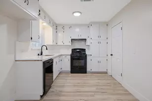 697 E Scott Ave, Fresno, CA 93710 - Photo 11