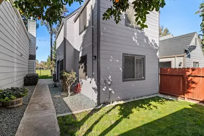 427 Golf Cir West, Manteca, CA 95337 - Photo 3