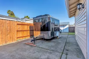 6221 Jack London Cir, Sacramento, CA 95842 - Photo 37