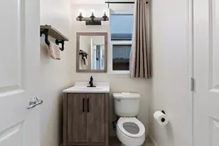 10525 Lake Point Ave, Stockton, CA 95219 - Photo 19