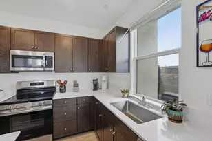 898 Lake Park Cir, Galt, CA 95632 - Photo 7