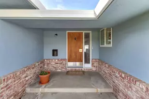 4040 Parkside Ct, Sacramento, CA 95822 - Photo 3