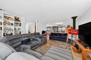 1055 Commons Dr, Sacramento, CA 95825 - Photo 9