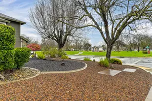 9512 Hutton Dr, Elk Grove, CA 95758 - Photo 9