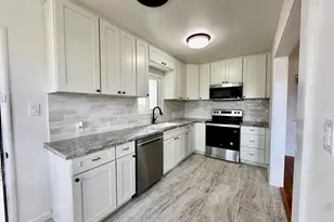 944 W 22nd St, Merced, CA 95340 - Photo 5