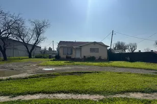 1731 E Pacheco Blvd, Los Banos, CA 93635 - Photo 1