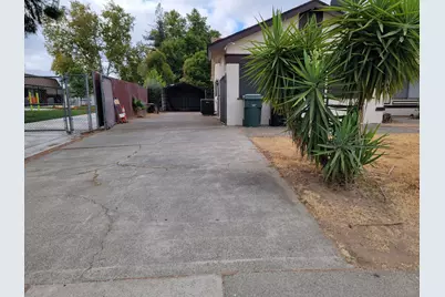 7548 Lindale Drive, Sacramento, CA 95828 - Photo 3