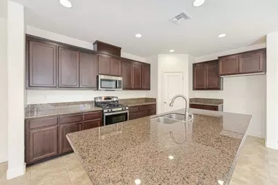 8444 Vila Gale Way, Elk Grove, CA 95757 - Photo 5