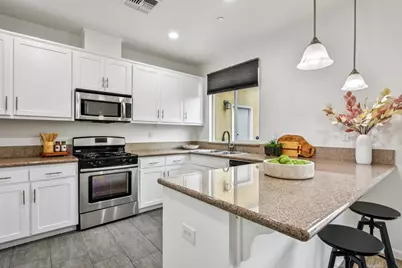 939 Dixieanne Avenue, Sacramento, CA 95815 - Photo 9