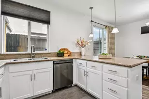 939 Dixieanne Ave, Sacramento, CA 95815 - Photo 11