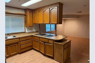 7406 Pardis Lane, Sacramento, CA 95828 - Photo 9