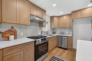 2121 Royal Oaks Dr, Sacramento, CA 95815 - Photo 13