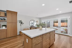 2121 Royal Oaks Dr, Sacramento, CA 95815 - Photo 15