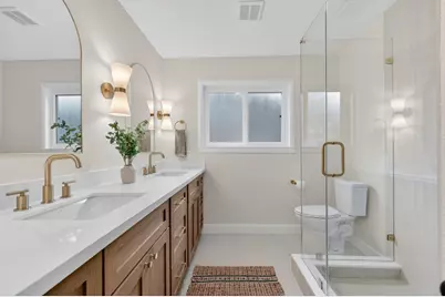 2121 Royal Oaks Drive, Sacramento, CA 95815 - Photo 21