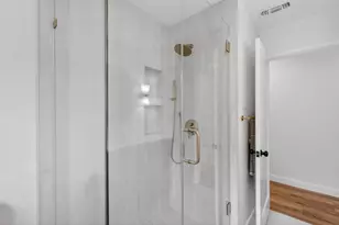 2121 Royal Oaks Dr, Sacramento, CA 95815 - Photo 23