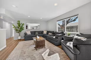 5825 Merlindale Dr, Citrus Heights, CA 95610 - Photo 11