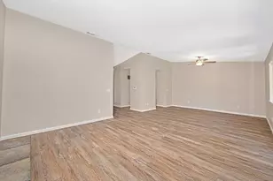 98 Las Positas Cir, Sacramento, CA 95831 - Photo 13
