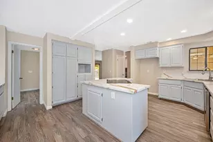 98 Las Positas Cir, Sacramento, CA 95831 - Photo 7