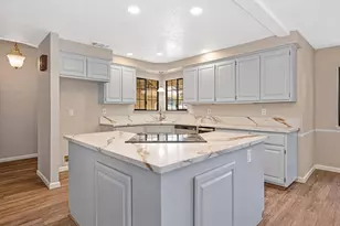 98 Las Positas Cir, Sacramento, CA 95831 - Photo 9
