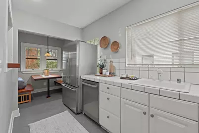 1041 Santa Barbara Court, Sacramento, CA 95816 - Photo 13