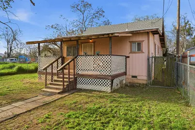 1021 Grand Ave, Olivehurst, CA 95961 - Photo 3