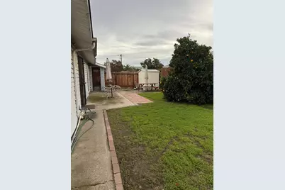 16439 Carleta Place, Lathrop, CA 95330 - Photo 11