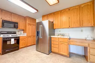 8469 Hollow Oaks Ct, Sacramento, CA 95828 - Photo 7